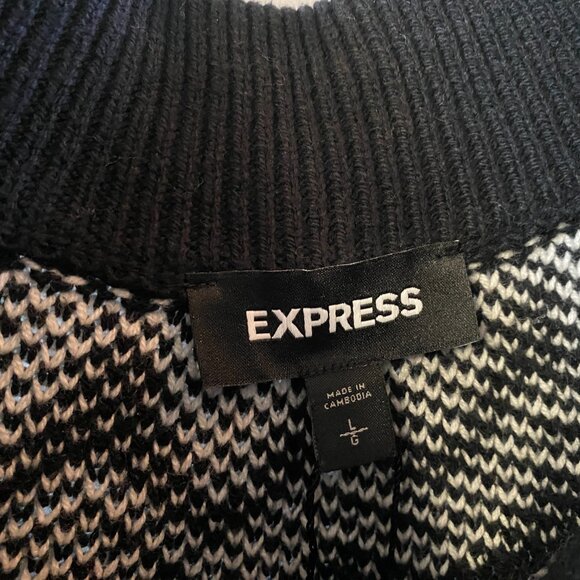 Express Black and White Print Sweater Size Large NWT - Picture 4 of 6
